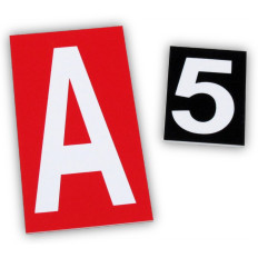 Números e letras em suporte rígido